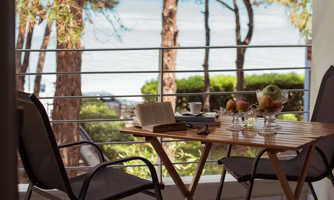 Pefkochori Villa | Pefkohori A&M Summer House by Luxlikehome