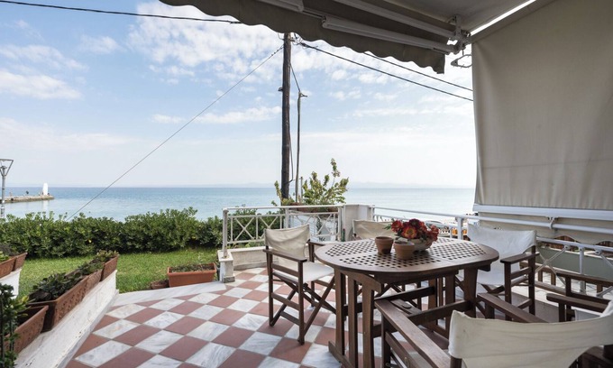 Pefkochori House | Pefkohori Blue View by Luxlikehome