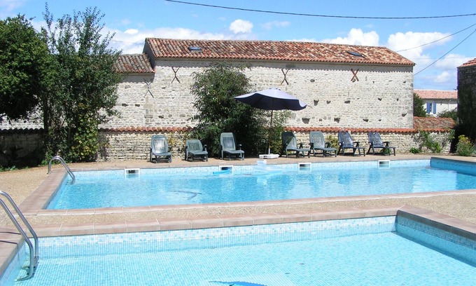 Villeneuve-la-Comtesse House | Pegasus Les Constelleations