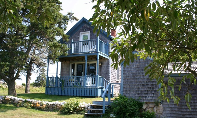 Block Island House | Peggy's Farmhouse - Hear the Sounds of the Ocean