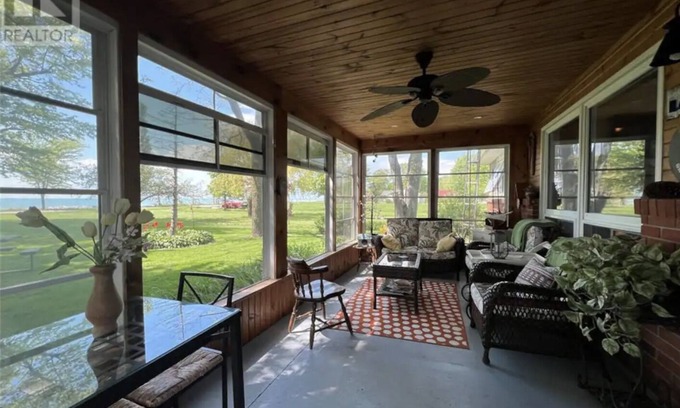 Kingsville House | Pelee Island Escape - Waterfront Sunset Views