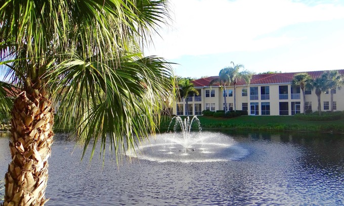 Pelican Bay Condo | PELICAN BAY, 2025 SEASON! Close To Pool/Beach/Shopping/Fitness Cntr, Lakefront