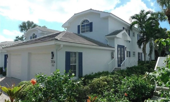 Pelican Bay Condo | Pelican Bay 3-bedroom condo in lovely Naples with AC, WiFi pool beach amenities