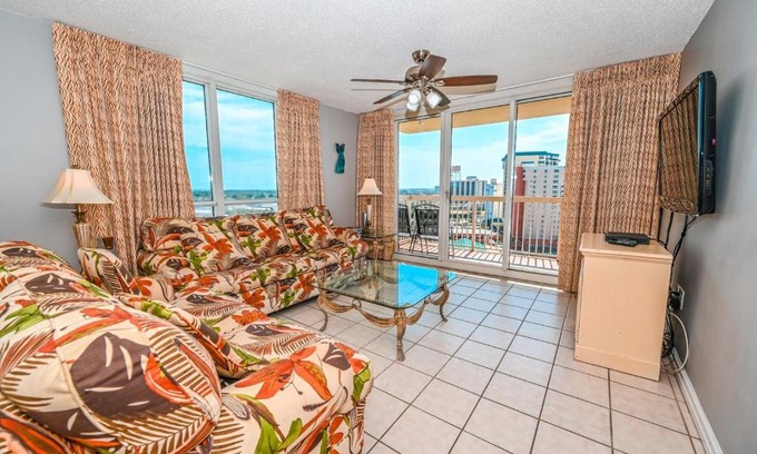 Destin Apartment | Pelican Beach 1418 by Pelican Beach Management