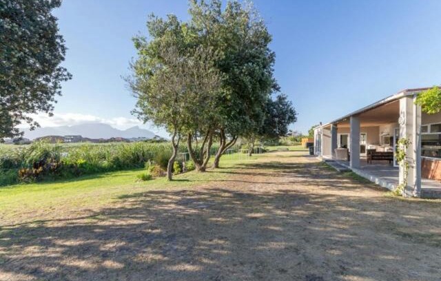 Grassy Park Villa | Pelican Christian Lodge