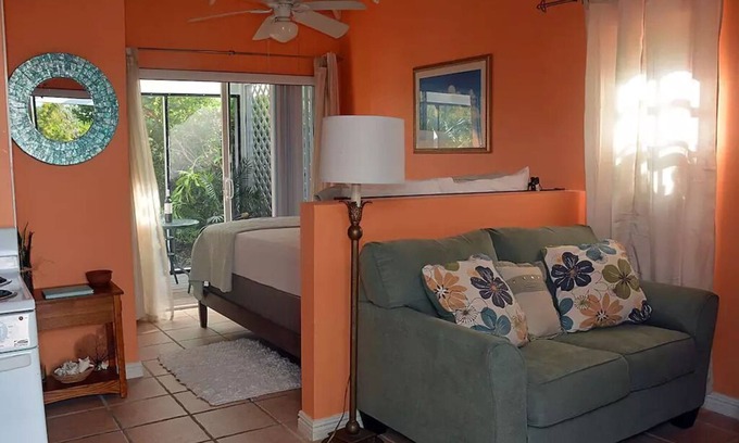 Leeward Settlement House | Pelican Cottage - Bikes Included!