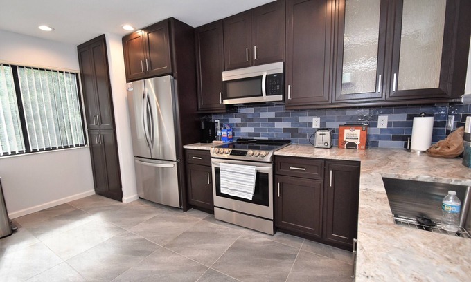 Vamo Condo | Pelican Cove Condominium GR233