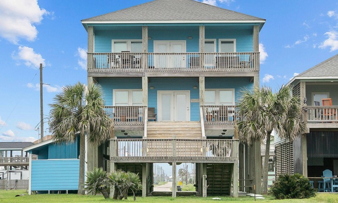Crystal Beach House | Pelican Crossing: 4 BR, 3 BA House in Crystal Beach, Sleeps 14
