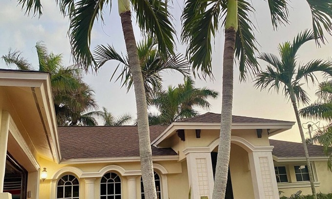 Royal Harbor House | Pelican House Royal Harbor on Naples Bay
