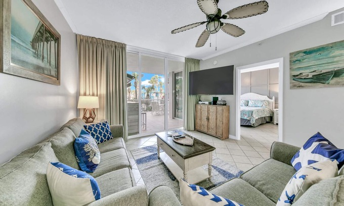 Fort Walton Beach Condo | Pelican L07 Lanai Level 2B/2Ba + Bunkroom and Fun Tiki Bar on balcony