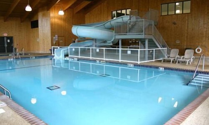 Breezy Point Hotel | Pelican Lake Motel