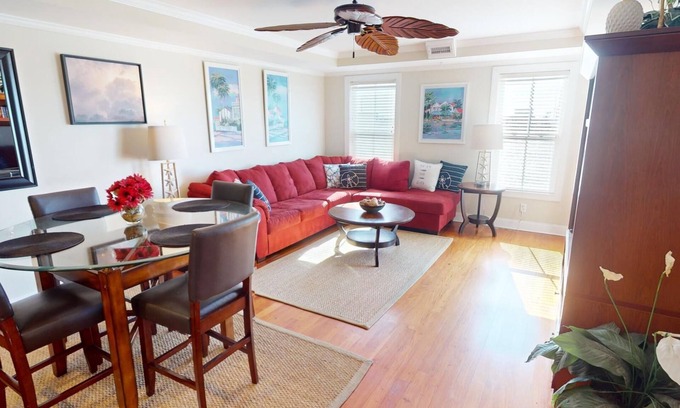Tybee Island Condo | Pelican Landing 302 - 3BR/2BA top-floor condo in prime Tybee Island location