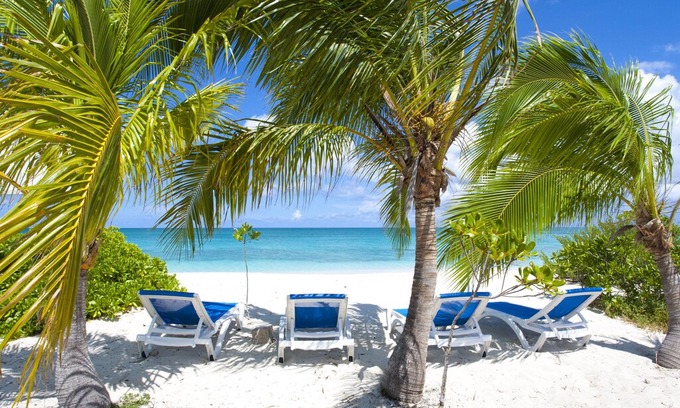 Leeward Settlement Villa | Pelican Nest-Cinnamon-300 ft. of beachfront on Grace Bay