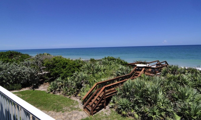 Aquarina House | Pelican Perch-Four bedroom heated pool oceanfront home