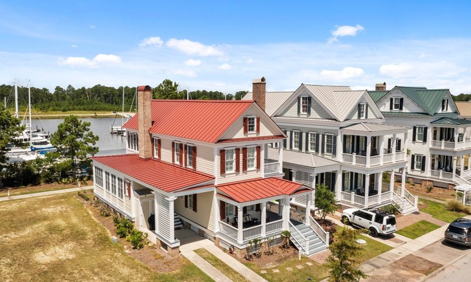 Oriental House | Pelican Point- Relax and enjoy this waterfront dog friendly retreat