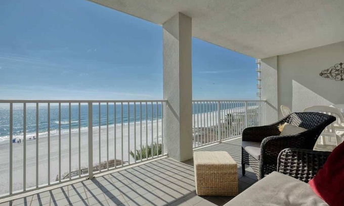 Orange Beach Condo | Pelican Pointe 602 Colorful Views & Coastal Blues
