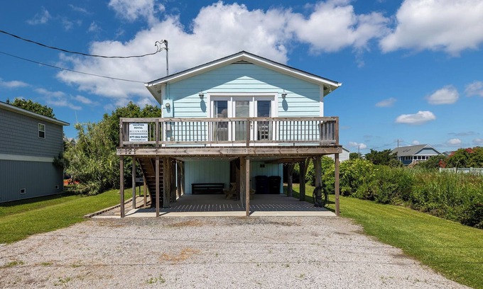 Atlantic Beach House | Pelican's Nest - Soundside, 5 min to beach, 2BR 1BA, Atlantic Beach