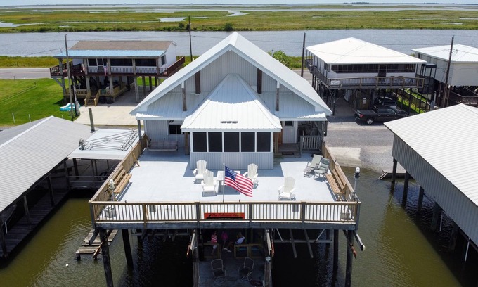 Chauvin Cabin | Pelican's View Lodge- Boat Launch- Trailer Parking- Lights for night fishing