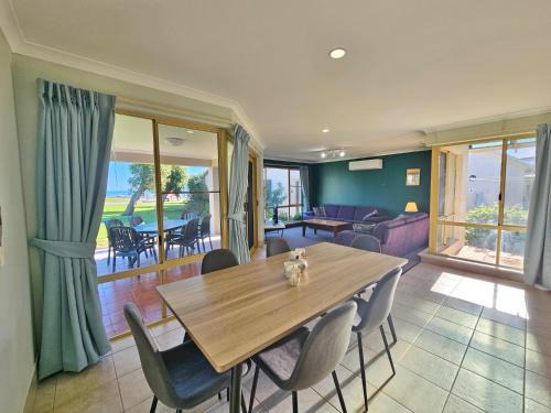 Kalbarri Villa | Pelican Shore Villa 22 - Kalbarri WA
