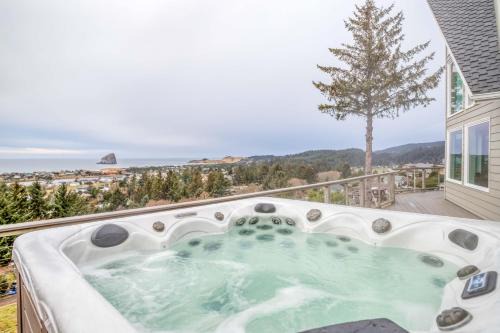 Pacific City House | Pelican Villa - Meredith Lodging