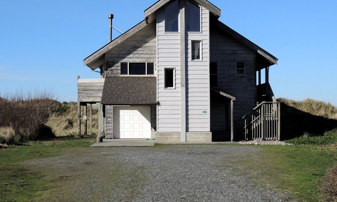 Gold Beach House | PELICAN WATCH AT ROGUE SHORES ON THE SOUTHERN OREGON COAST
