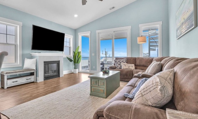 North Carolina Coast Apartment | Pelican Watch at Carolina Beach Boardwalk