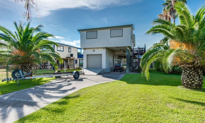 Galveston House | Pelican’s Nest. Beautiful Canal House