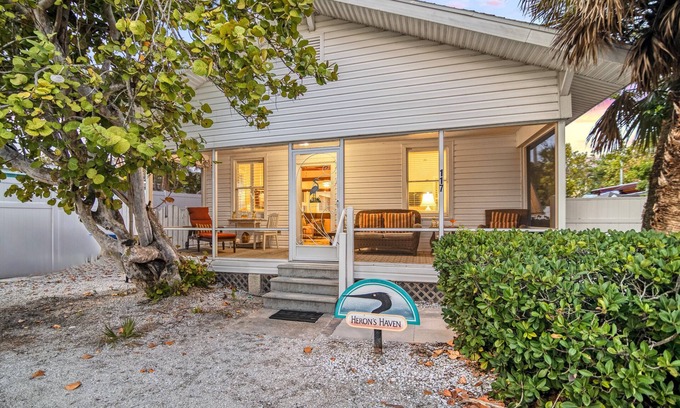 Siesta Key House | Pelicans Place | Your Family Beach Getaway Steps from Siesta Key Beach & Village