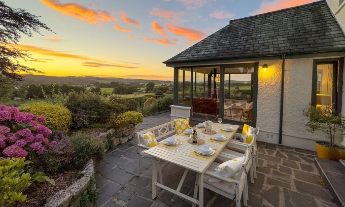 Grange-over-Sands House | Pembroke Cottage - A short stroll from Cartmel Village