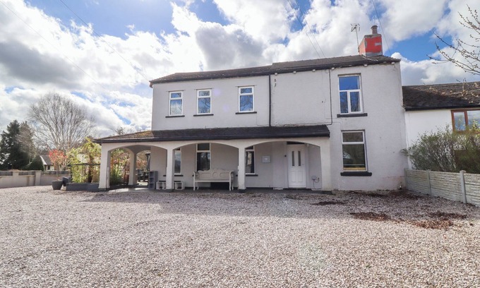 Blackburn Cottage | PENDLE VIEW APARTMENTS, family friendly in Langho, Lancashire