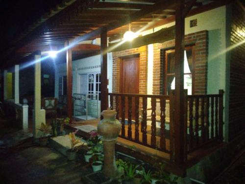 Borobudur House | Penginapan Homestay Mudiyono Syari'ah