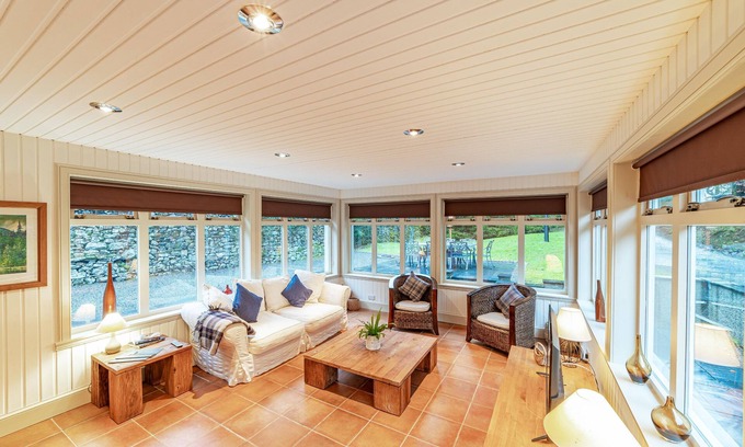 Newton Stewart Cottage | Penninghame Mid Lodge - a cottage that sleeps 7 guests in 4 bedrooms