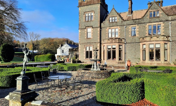 Newton Stewart Cottage | Penninghame Tower - an apartment that sleeps 8 guests in 4 bedrooms