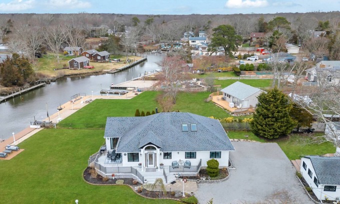 Hampton Bays House | Penny Lane Hamptons cozy getaway