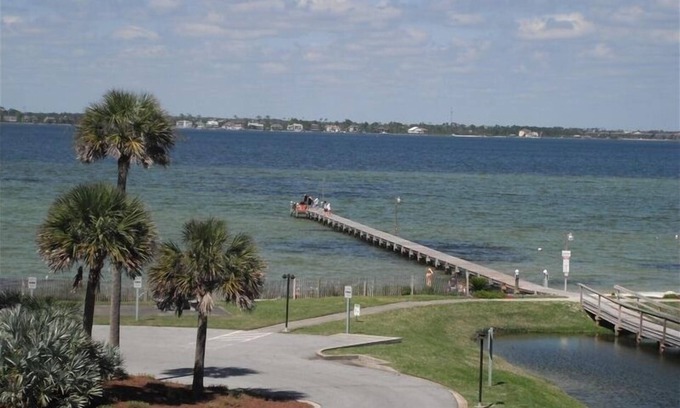 Pensacola Beach Condo | Pensacola Beach Condo with a Great View! Free WiFi and Swimming Pool. D5