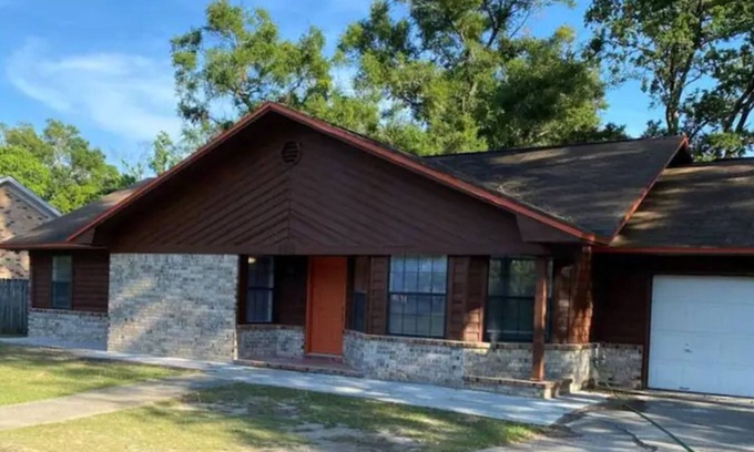 Northwest Pensacola House | Pensacola Ponderosa Sleeps 12! - Elec Car Charger