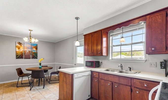 Myrtle Grove House | Pensicola Paradise A - 20 min from Perdido & Pensicola Beach