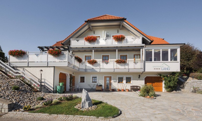 Pfarrkirchen im Muehlkreis Apartment | Pension in a fantastic location with mountain views