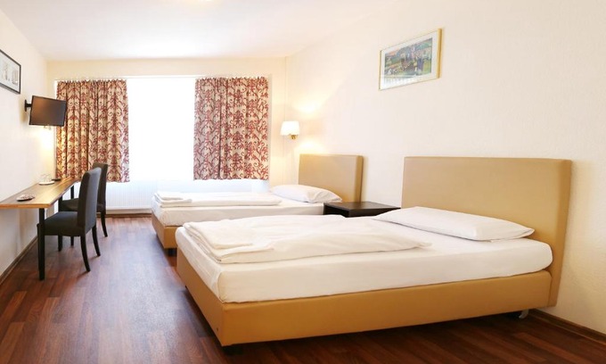 Gutleutviertel House | Pension Alpha