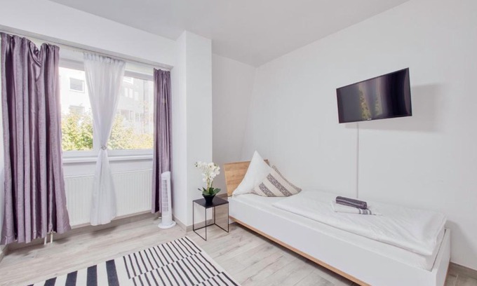 Markisches Viertel House | Pension Amanda