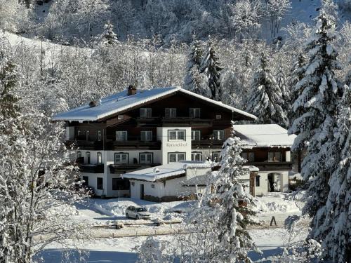 Kaprun Hotel | Pension Baranekhof - closest to the Kitzsteinhorn Ski Resort