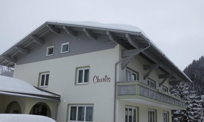 Lech am Arlberg Bed & Breakfast | Pension Churlis