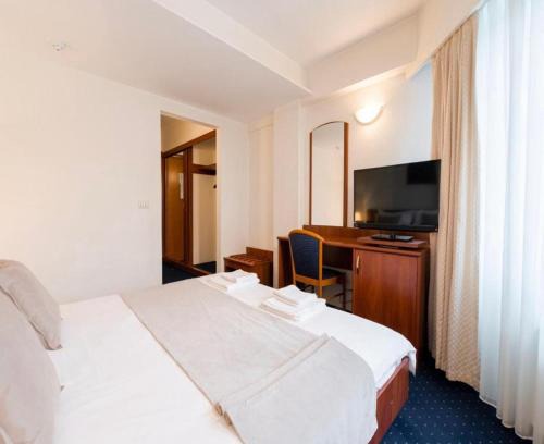 Lechhausen-Ost Hotel | Pension De Lux Augsburg