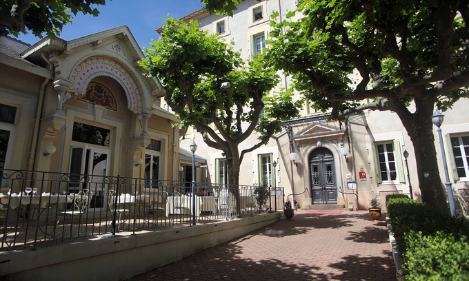 Lamalou-les-Bains Apartment | Pension hotel 30 metres from the spa