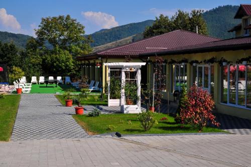 Vadu Izei House | Pensiunea Vadu Izei - Cazare, Restaurant, Piscină, Sală de Evenimente