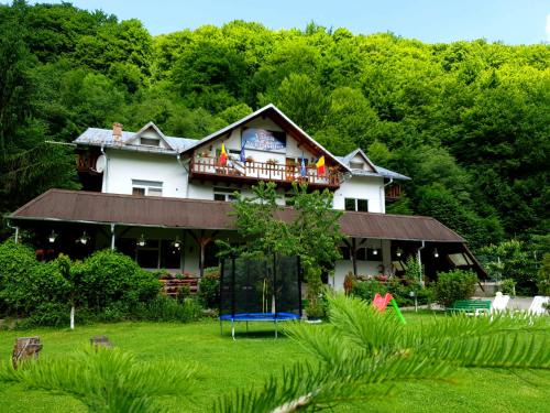 Tesila House | Pensiunea Valea Negrasului