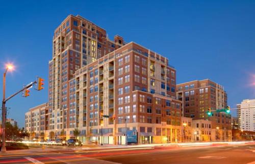 Aurora Highlands Apartment | Pentagon Luxe Apartments Arlington - Near DC