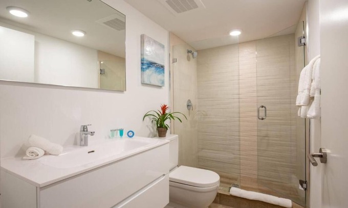 Bay Harbor Islands Apartment | Penthouse 4 Bedroom | Water Views | Roof Top Pool!