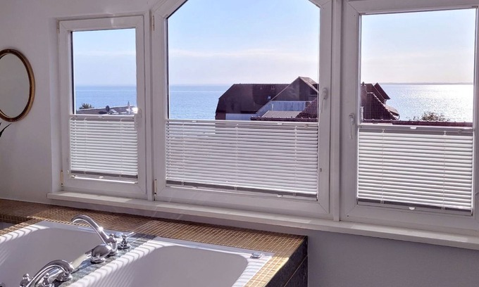 Sierksdorf Apartment | Penthouse apartment with sea view, terrace, luxury bathroom - 50 meters to the beach - SIAN1