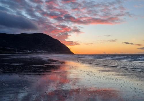 Penmaenmawr Apartment | Penthouse apartment with stunning sea views